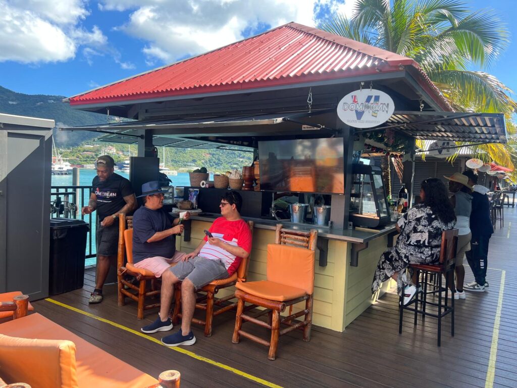 La imagen actual no tiene texto alternativo. El nombre del archivo es: Empresarios-dominicanos-Jesus-Shulterbrandt-Garcia-y-Glorybel-Rosis-se-destacan-en-la-Isla-Tortola.jpeg