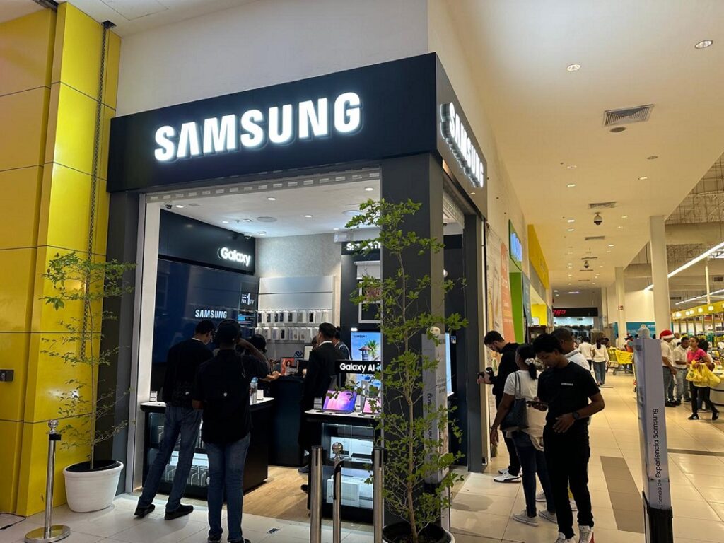La imagen actual no tiene texto alternativo. El nombre del archivo es: Samsung-inaugura-su-novena-tienda-en-Dominicana-Multiplaza-La-Romana.jpeg