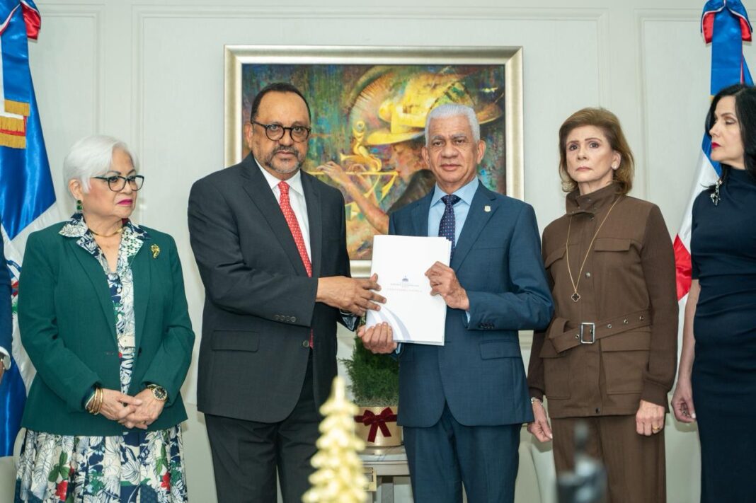 Senado de la República recibe del Poder Ejecutivo Anteproyecto de Ley Orgánica de la Policía Nacional