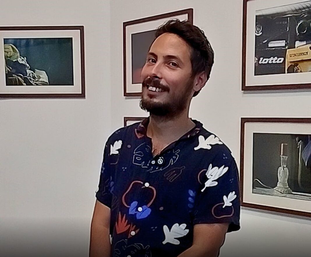Artista gráfico cubano Claudio Sotolongo