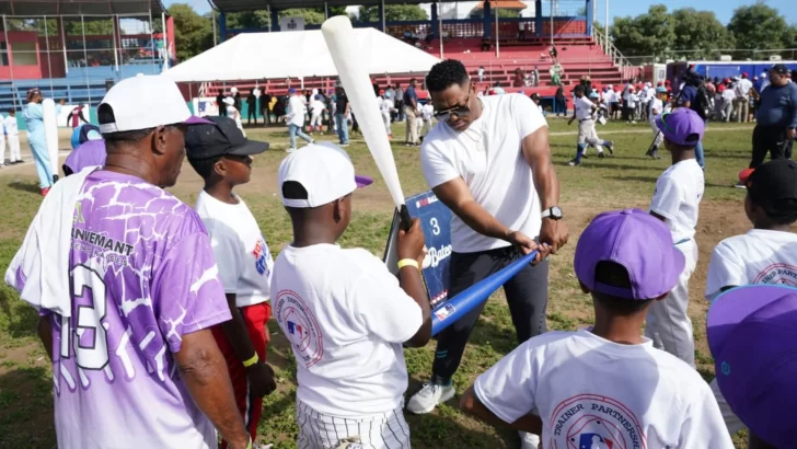 Baní acoge clínica regional de béisbol para niños de 8 a 10 años