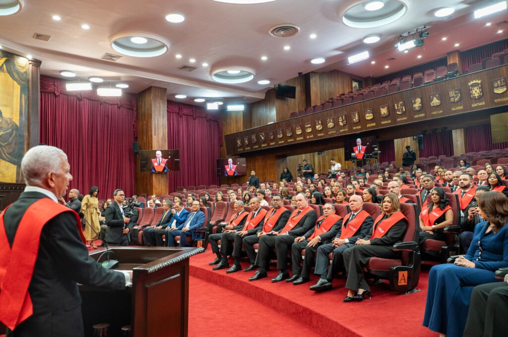 La imagen actual no tiene texto alternativo. El nombre del archivo es: El-Senado-de-la-Republica-y-la-Universidad-Castilla-La-Mancha-culminan-Master-en-Derecho-Constitucional-y-Publico-scaled.jpeg