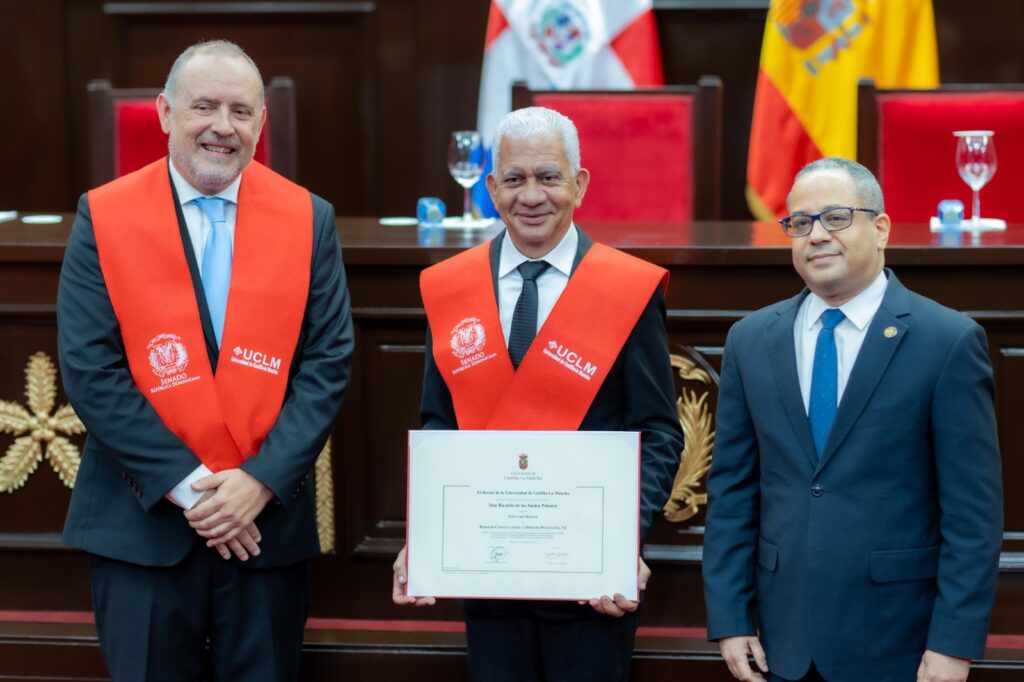 La imagen actual no tiene texto alternativo. El nombre del archivo es: El-Senado-de-la-Republica-y-la-Universidad-de-Castilla-La-Mancha-culminan-Master-Derecho-Constitucional-y-Publico.jpeg