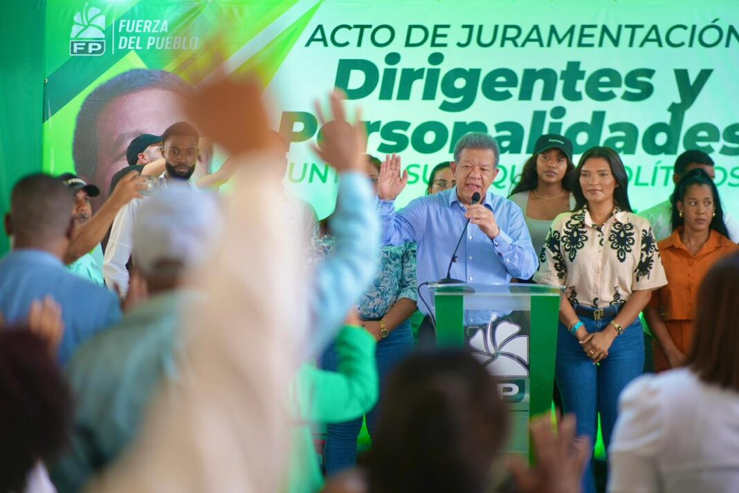 Leonel Fernández retoma agenda de juramentaciones de nuevos miembros de la Fuerza del Pueblo este sábado