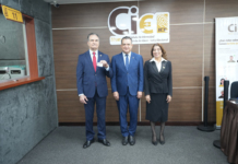 Pleno del Tribunal Superior Electoral y jueces suplentes reciben la nueva cédula de identidad y electoral en la JCE