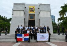 La DCNB deposita ofrenda Floral en el Altar de la Patria