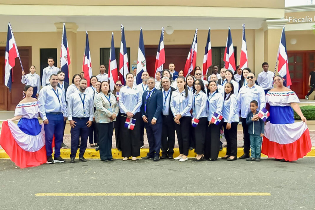 Ministerio Público Hermanas Mirabal y Distrito Educativo rinden un homenaje a la Patria
