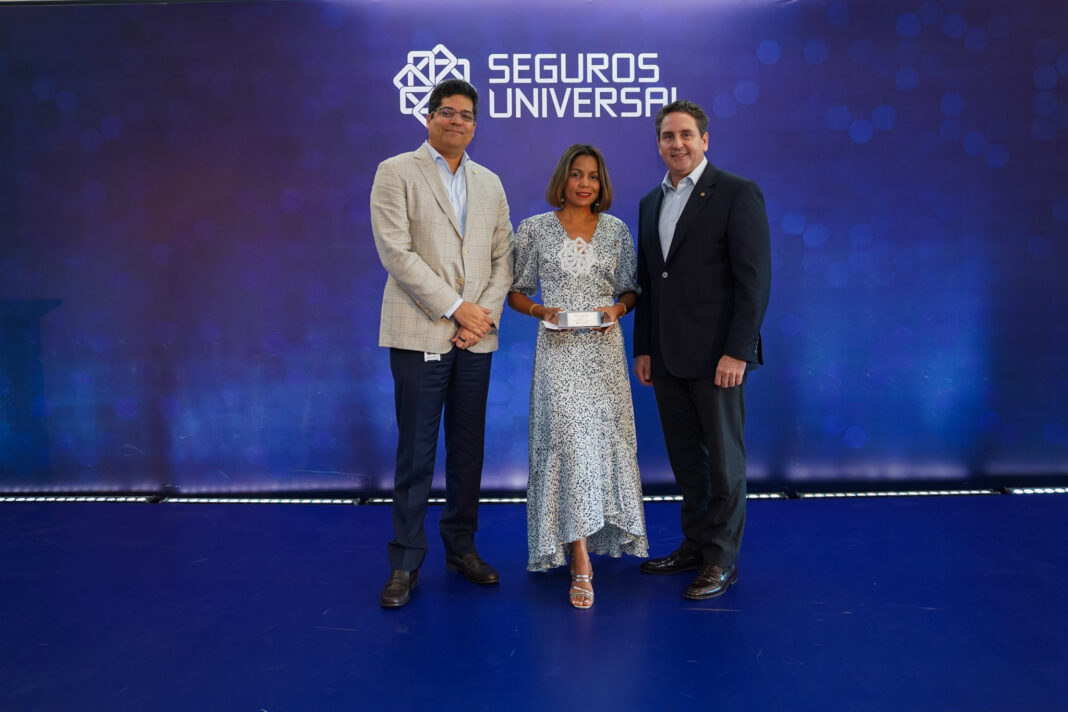 Rafael Izquierdo, Angelika Charlotte y Wilfredo Baquero Ginebra
