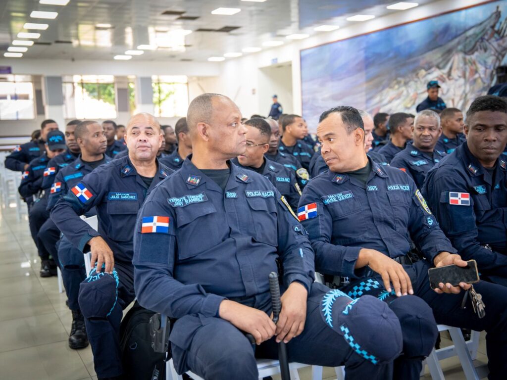 La imagen actual no tiene texto alternativo. El nombre del archivo es: Fortalecen-el-Nuevo-Modelo-Servicio-Policial-con-la-capacitacion-tecnica-de-981-policias.jpg