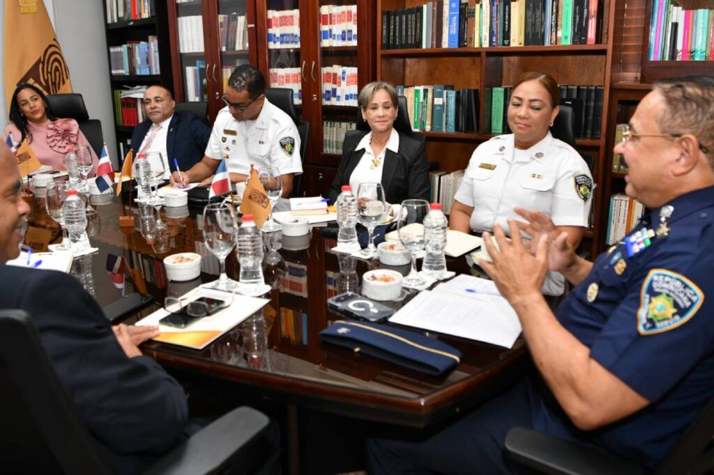 La imagen actual no tiene texto alternativo. El nombre del archivo es: IPES-fortalece-alianza-con-el-IESPEC-para-impulsar-capacitacion-continua-agentes-policiales.jpg