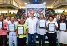 Presidente Abinader entrega 2,315 certificados de títulos de propiedad para beneficio de unas 10,000 personas en San Pedro de Macorís