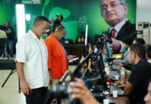 Dirigentes de Fuerza del Pueblo acuden al proceso de cedulación