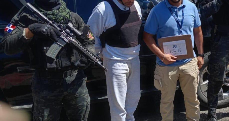 Imagen de Hans Wender Lluberes Sánchez cuando fue deportado de Estados Unidos en octubre de 2025.