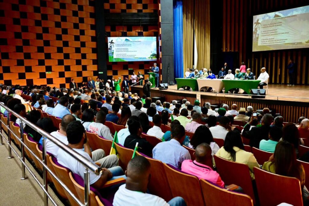 La imagen actual no tiene texto alternativo. El nombre del archivo es: Jamas-se-nos-ocurriria-la-fusion-de-los-Ministerios-Educacion-Leonel-rechaza-fusion-MESCyT-MINERD.jpg