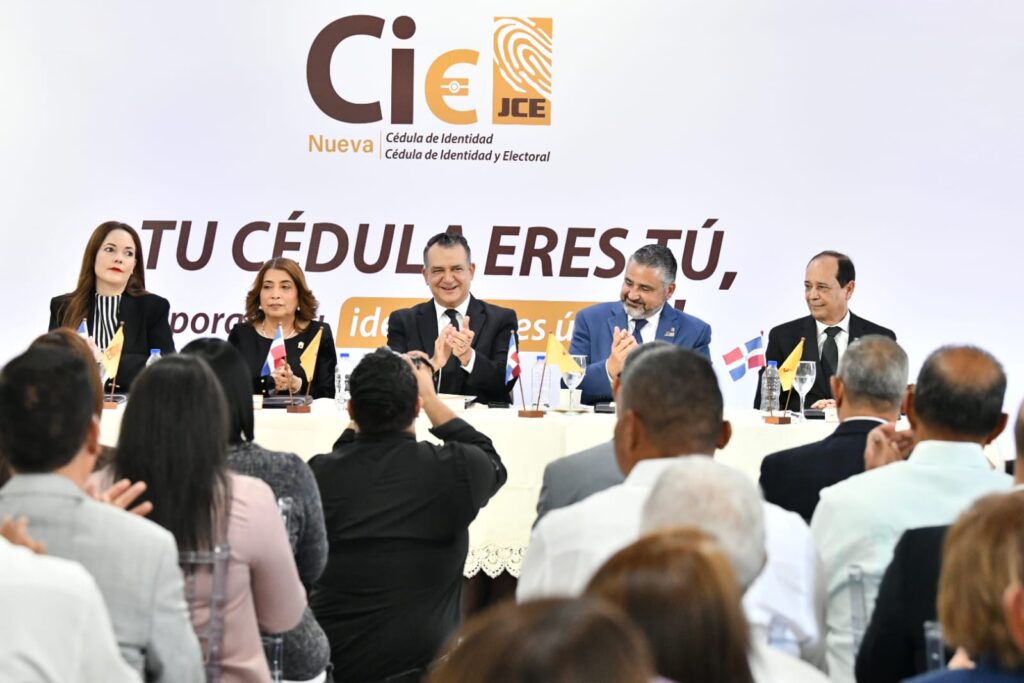 La imagen actual no tiene texto alternativo. El nombre del archivo es: La-JCE-deja-abierto-el-proceso-de-cedulacion-a-nivel-nacional-en-su-103-aniversario.jpeg