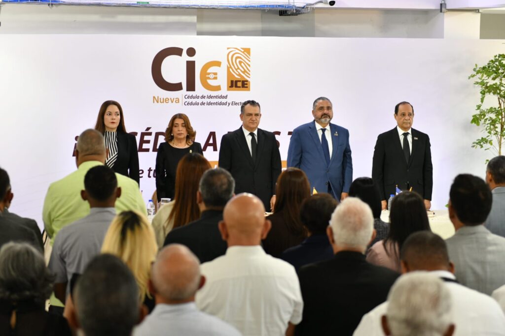 La imagen actual no tiene texto alternativo. El nombre del archivo es: La-JCE-deja-abierto-el-proceso-de-cedulacion-a-nivel-nacional-su-103-aniversario.jpeg