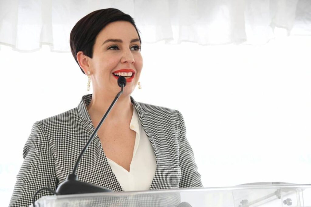 La imagen actual no tiene texto alternativo. El nombre del archivo es: Monika-Infante-Gerente-General-Manzanillo-Gas-Power.jpg