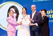 Poder Ejecutivo reconoce a Angie Martínez con la Medalla al Mérito