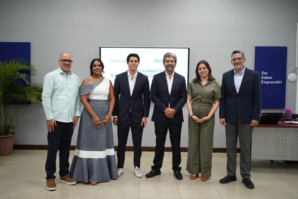 La imagen actual no tiene texto alternativo. El nombre del archivo es: Chris-Corcino-Dalisa-Heredia-Jaime-Vejar-Edmundo-Vejar-Veronica-Felix-y-Xavier-Garcia.jpg