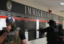 Dominicanos NYC aplauden juez federal haya prohibido ICE detener personas acudan a citas en edificios inmigración