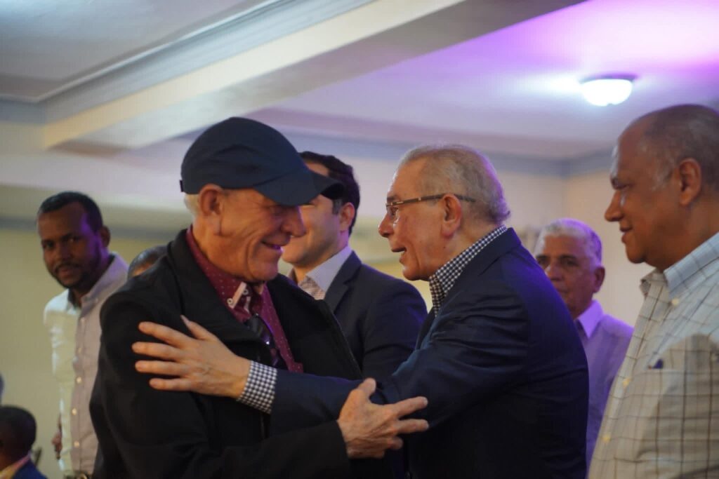 La imagen actual no tiene texto alternativo. El nombre del archivo es: El-PRM-se-desploma-y-el-PLD-recupera-el-tablero-Rafael-Calderon-analiza-el-resurgimiento-morado-tras-la-ultima-Gallup-1.jpg