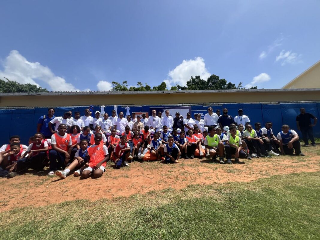 FDF e Inefi efectuaron primera entrega de balones para el programa FIFA Football for Schools