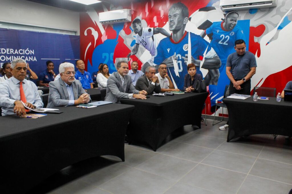 La imagen actual no tiene texto alternativo. El nombre del archivo es: FIFA-impartio-charla-a-la-FDF-sobre-el-Analisis-de-Entorno-de-Futbol-Amateur.jpg