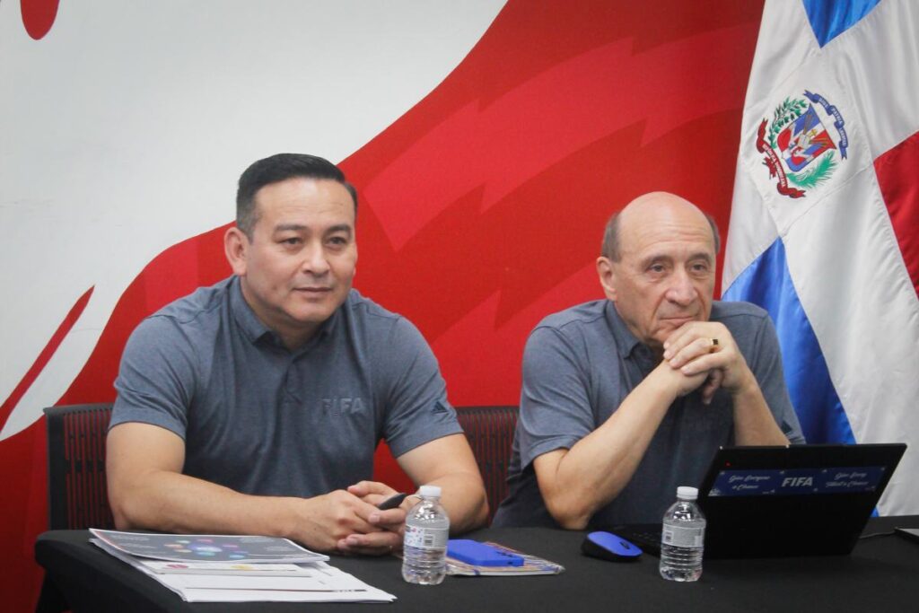 La imagen actual no tiene texto alternativo. El nombre del archivo es: FIFA-impartio-charla-a-la-FDF-sobre-el-Analisis-de-Entorno-del-Futbol-Amateur.jpg