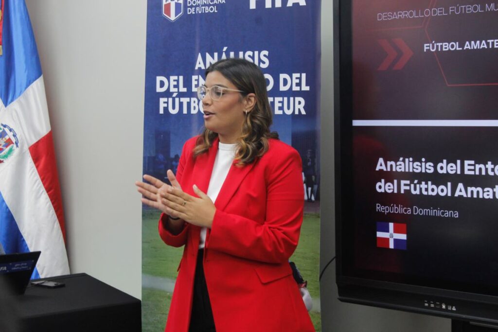 La imagen actual no tiene texto alternativo. El nombre del archivo es: FIFA-impartio-charla-a-la-FDF-sobre-el-Analisis-del-Entorno-de-Futbol-Amateur.jpg