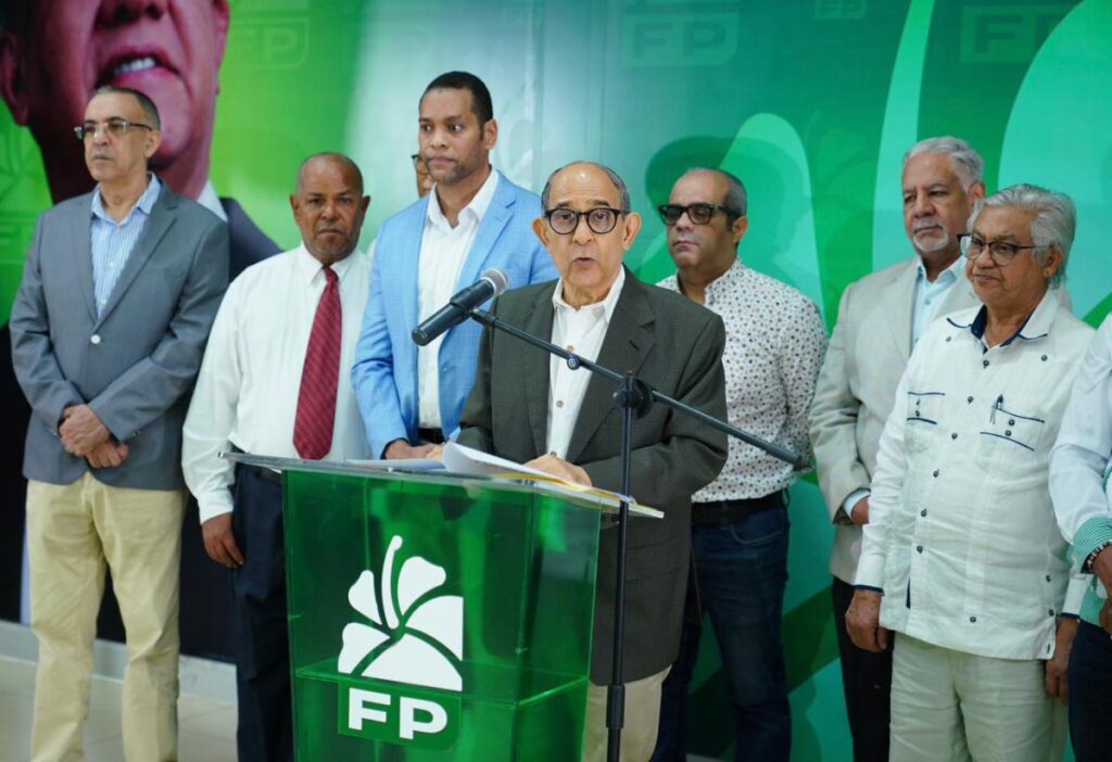 La imagen actual no tiene texto alternativo. El nombre del archivo es: FP-acusa-al-PRM-de-convertir-la-excepcion-regla-para-contratar-obras-millonarias-y-evadir-controles.jpg