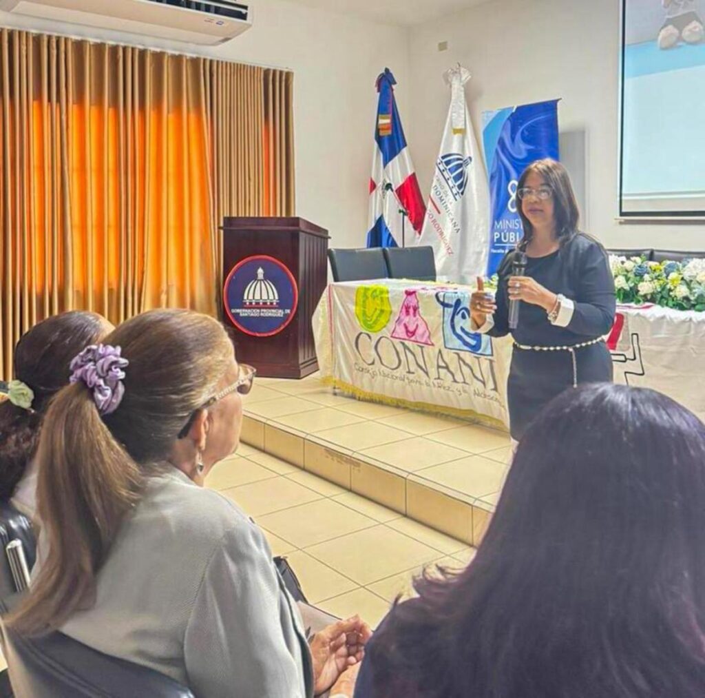 La imagen actual no tiene texto alternativo. El nombre del archivo es: Fiscalia-y-Conani-imparten-charla-sobre-prevencion-del-abuso-infantil-Santiago-Rod.jpg