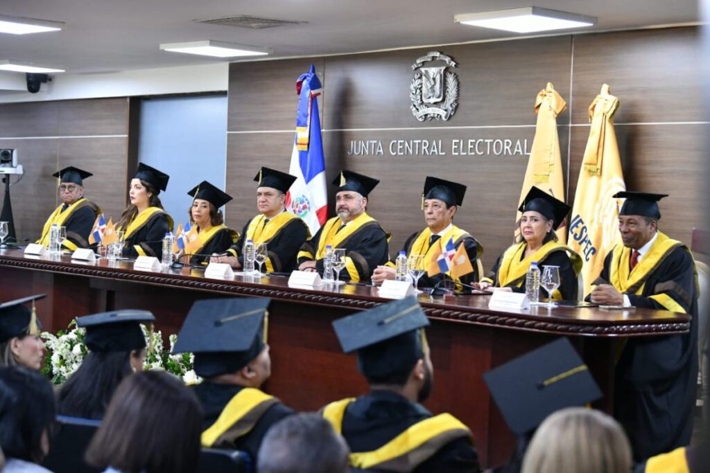 La imagen actual no tiene texto alternativo. El nombre del archivo es: JCE-IESPEC-celebra-primera-graduacion-ordinaria-de-Especialidad-Administracion-Politica-Electoral-y-anuncia-Catedra-Magistral-Abigail-Mejia.jpg