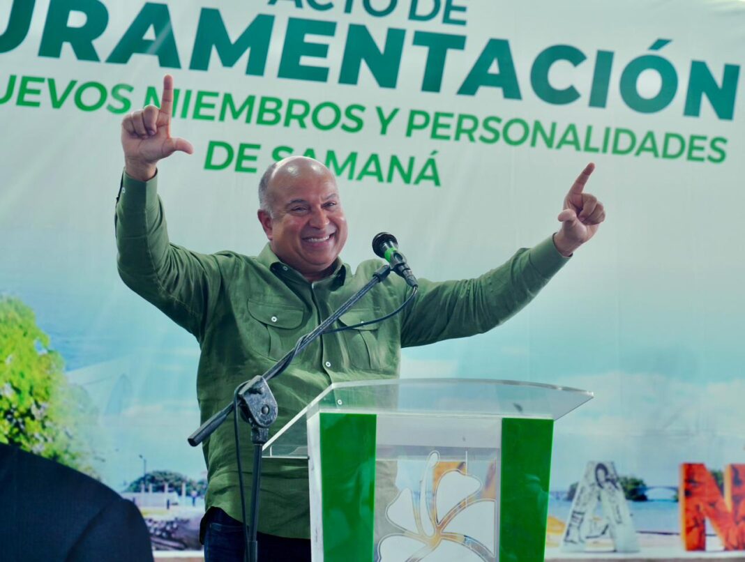 Leonel juramenta en FP a Miguel Ángel Jazmín “Muñeco”, principal dirigente del PLD en Samaná