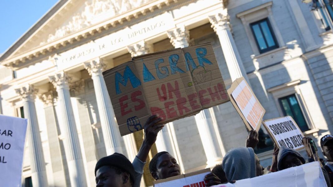 Regularización extraordinaria impulsará empleo formal de migrantes en España, según experto