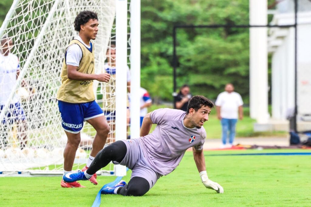 La imagen actual no tiene texto alternativo. El nombre del archivo es: Seleccion-Futbol-RD-comenzo-a-trabajar-en-suelo-panameno-para-el-duelo-del-3-junio.jpeg