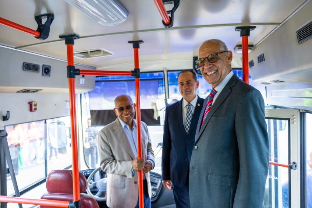 La imagen actual no tiene texto alternativo. El nombre del archivo es: TRAE-y-OMSA-se-unen-para-garantizar-transporte-seguro-y-digno-estudiantes-del-ITSC.jpg
