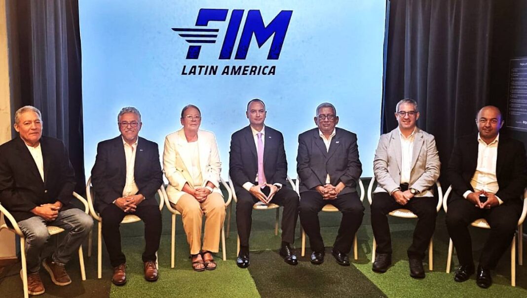 Carlos A. Finke B (República Dominicana), Víctor Hugo Vieyra (México) Velia Hargreaves (chile), Pedro Venturo, Fernando Molano Ovidio Morales (Guatemala) y Carlos Ramírez