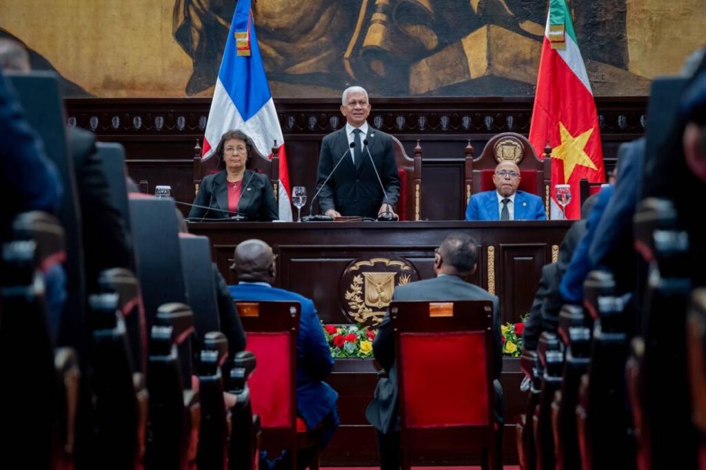 La imagen actual no tiene texto alternativo. El nombre del archivo es: Congreso-Nacional-recibe-a-la-presidenta-de-Surinam-Jennifer-Geerlings-Simons.jpg