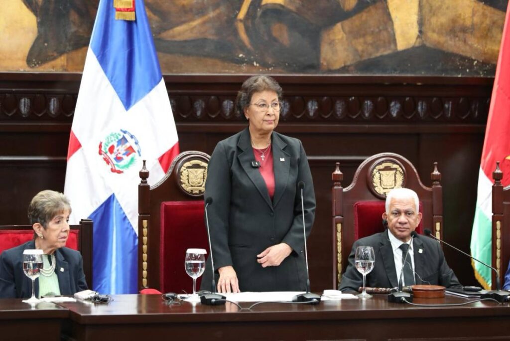 La imagen actual no tiene texto alternativo. El nombre del archivo es: Congreso-Nacional-recibe-la-presidenta-de-Surinam-Jennifer-Geerlings-Simons.jpg