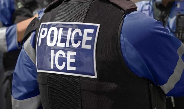 Dominicanos en NYC aplauden que juez prohíba arrestos de ICE dentro o cerca de tribunales migratorios