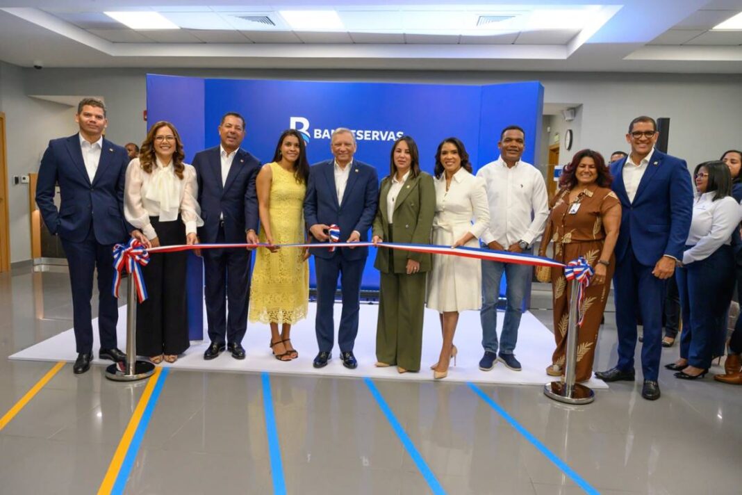 El presidente ejecutivo de Banreservas, Leonardo Aguilera