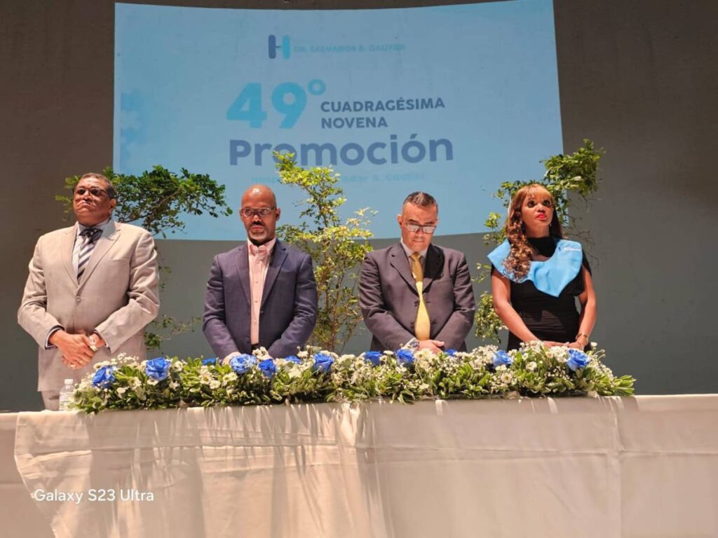 La imagen actual no tiene texto alternativo. El nombre del archivo es: Hospital-Salvador-B.-Gautier-egresa-82-nuevos-profesionales-de-la-medicina.jpg