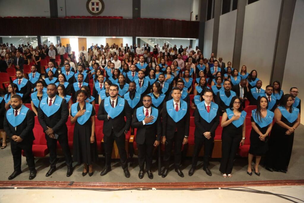 La imagen actual no tiene texto alternativo. El nombre del archivo es: Hospital-Salvador-B.-Gautier-egresa-82-nuevos-profesionales-de-medicina.jpg