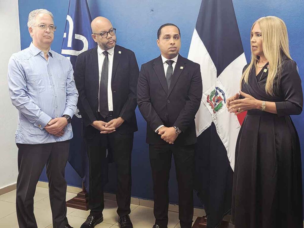 La imagen actual no tiene texto alternativo. El nombre del archivo es: Juramentan-fiscales-titulares-interinos-Monsenor-Nouel-El-Seibo-y-Elias-Pina.jpg