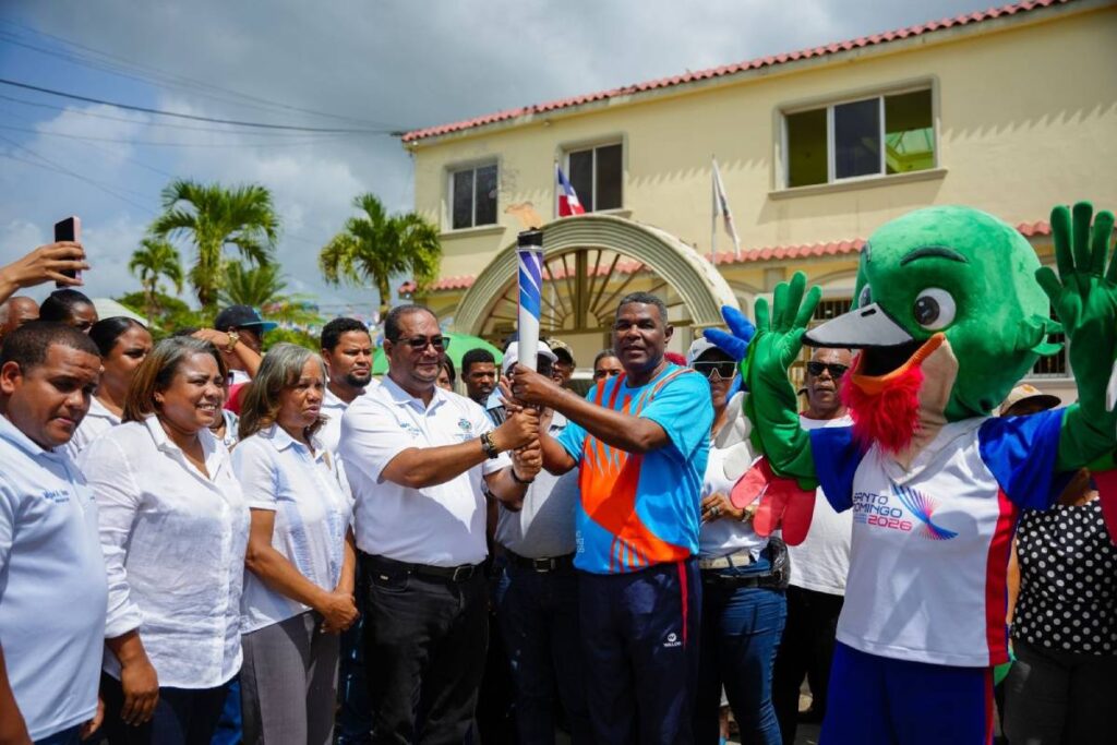 La imagen actual no tiene texto alternativo. El nombre del archivo es: La-Antorcha-de-Santo-Domingo-2026-enciende-el-Orgullo-Olimpico-de-Monte-Plata-un-historico-recorrido.jpg