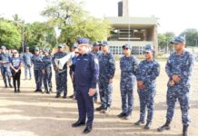 Policía Nacional participa en histórica jornada de limpieza de la playa Fray Antón de Montesinos
