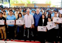 Presidente Abinader exhorta a estudiantes a prepararse en inglés, tecnología y valores para alcanzar el éxito