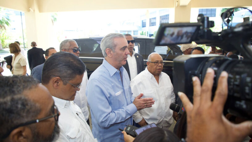 Presidente Abinader reafirma posición del Gobierno de mantener la cesantía y llama al consenso en la reforma laboral