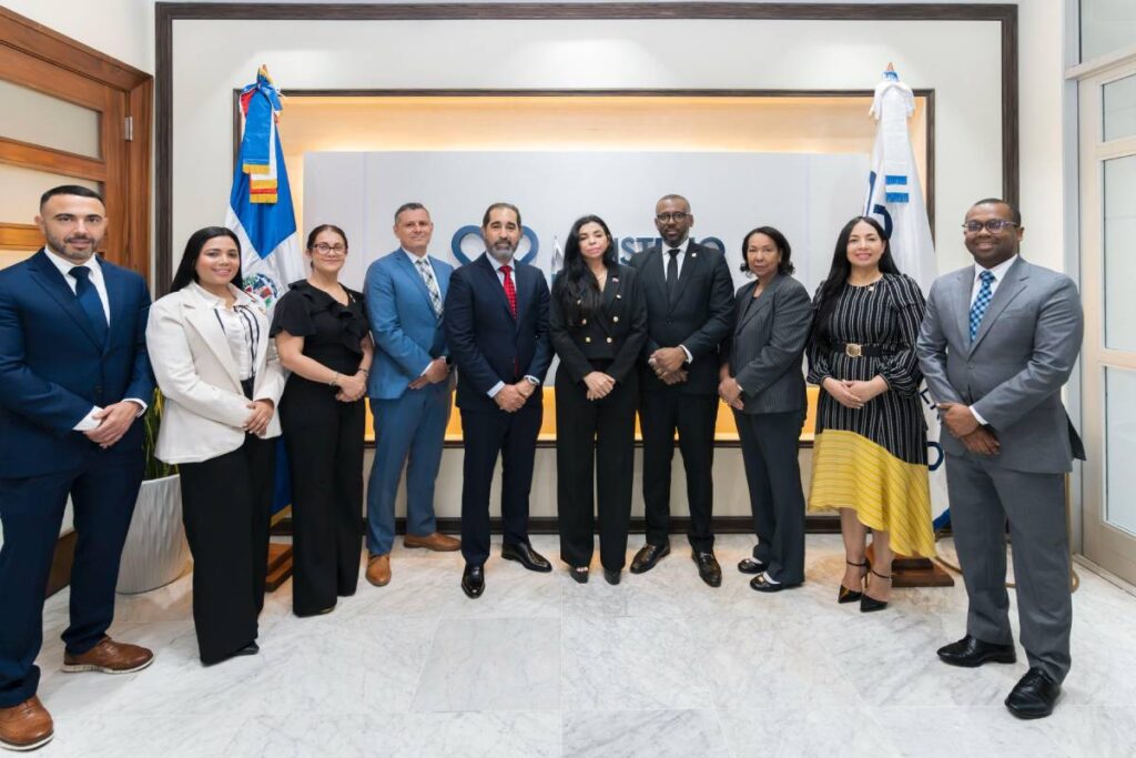La imagen actual no tiene texto alternativo. El nombre del archivo es: Procuraduria-reconoce-aportes-de-representante-del-FBI-Enrique-Corral-para-eficientizar-lucha-contra-el-crimen-organizado-y-avanzar-en-seguridad.jpg