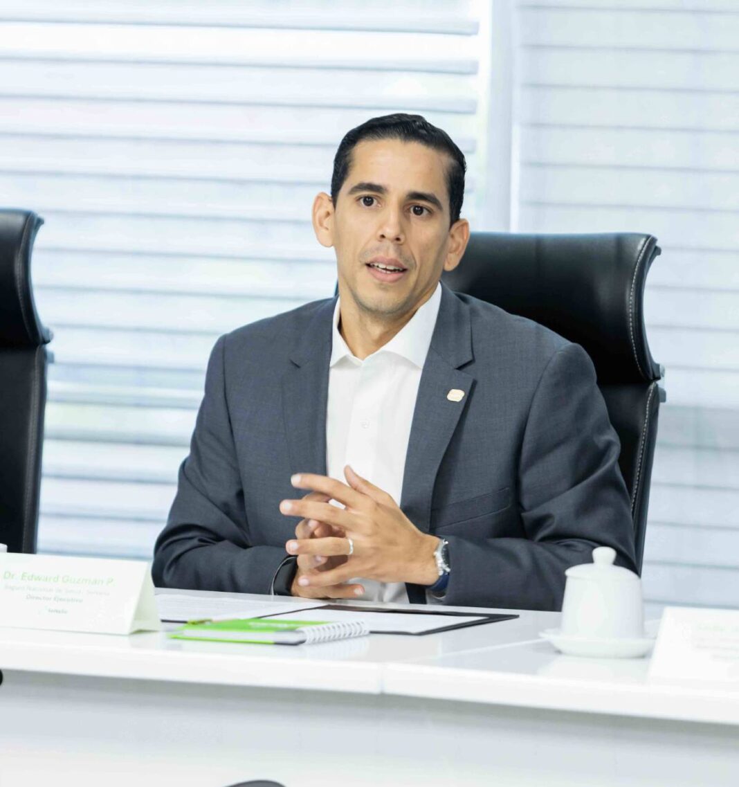 Dr. Edward Guzmán, Director Ejecutivo SeNaSa